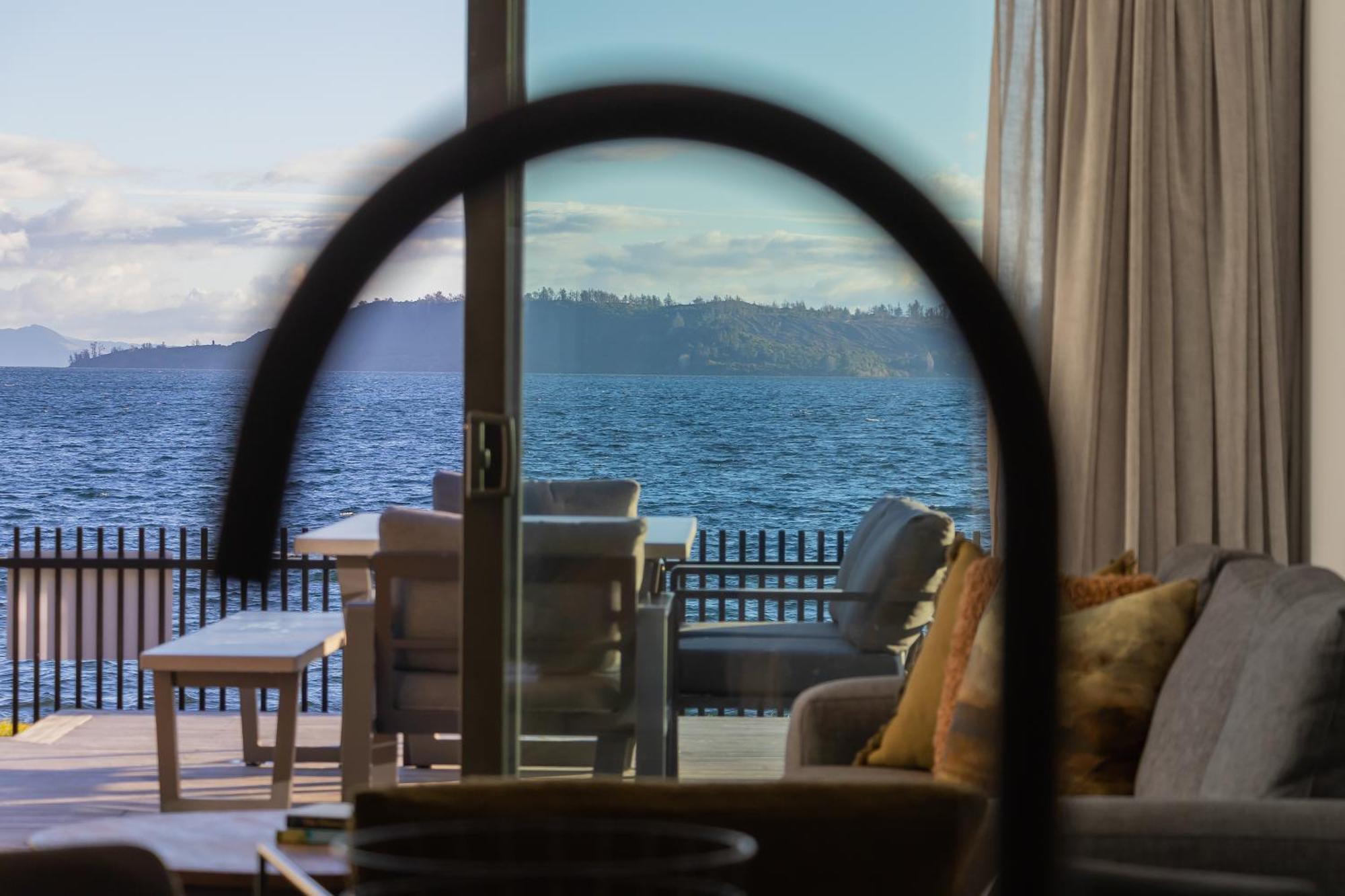Absolute Lakefront House 타우포 호 외부 사진